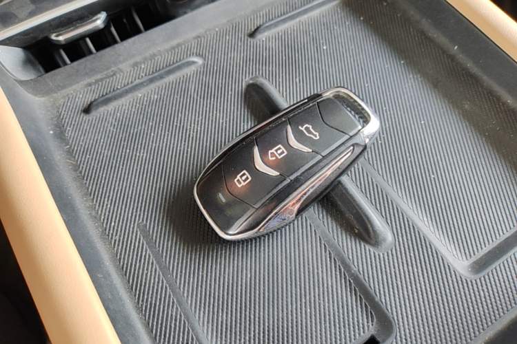 Used Landian E5 PLUS 2025 165 km Long-Range Version PLUS 5-Seater Interior 1