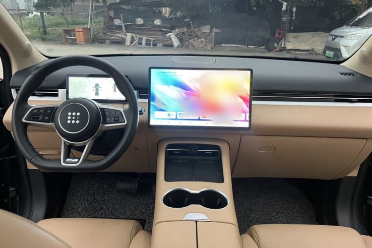Used Landian E5 PLUS 2025 165 km Long-Range Version Pro 7-Seater Interior 1