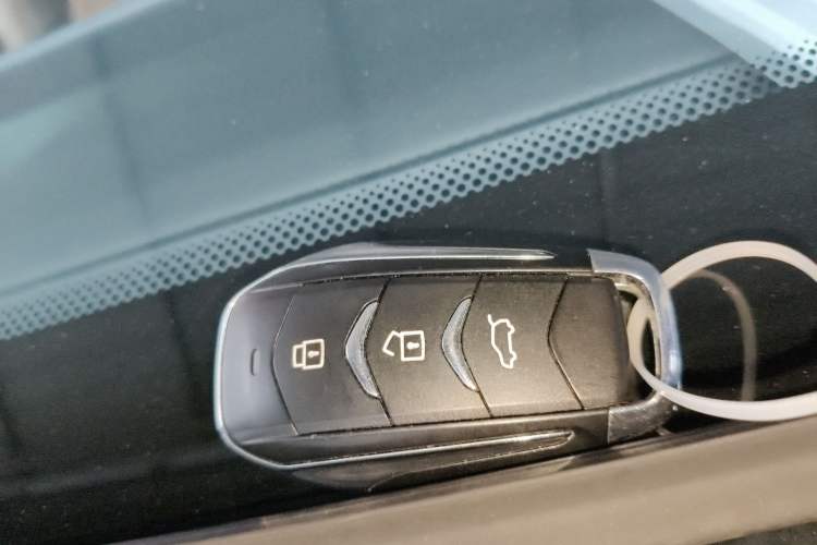 Used Landian E5 PLUS 2025 165 km Long-Range Version PLUS 5-Seater Interior 1
