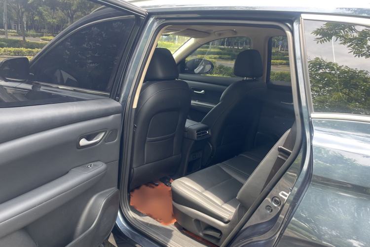 Used Landian E5 PLUS 2025 165 km Long-Range Version PLUS 7-Seater Interior 2