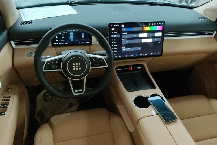 Used Landian E5 PLUS 2025 165 km Long-Range Version PLUS 5-Seater Interior 2