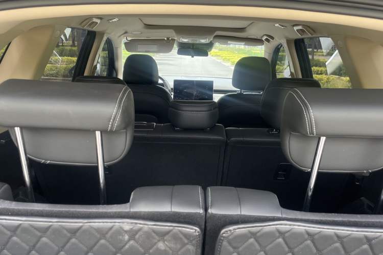 Used Landian E5 PLUS 2025 165 km Long-Range Version PLUS 7-Seater Interior 3