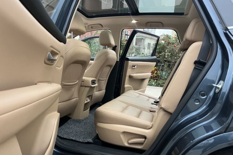 Used Landian E5 PLUS 2025 165 km Long-Range Version Pro 7-Seater Interior 3