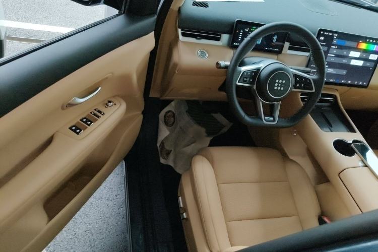 Used Landian E5 PLUS 2025 165 km Long-Range Version PLUS 5-Seater Interior 3