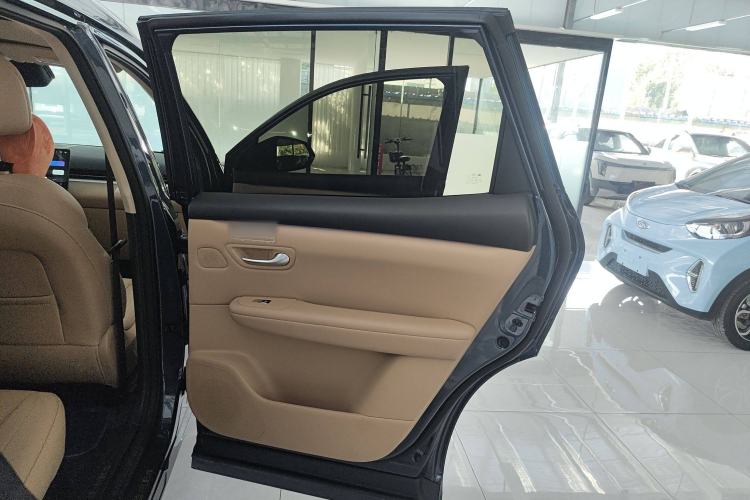 Used Landian E5 PLUS 2025 165 km Long-Range Version PLUS 5-Seater Interior 3