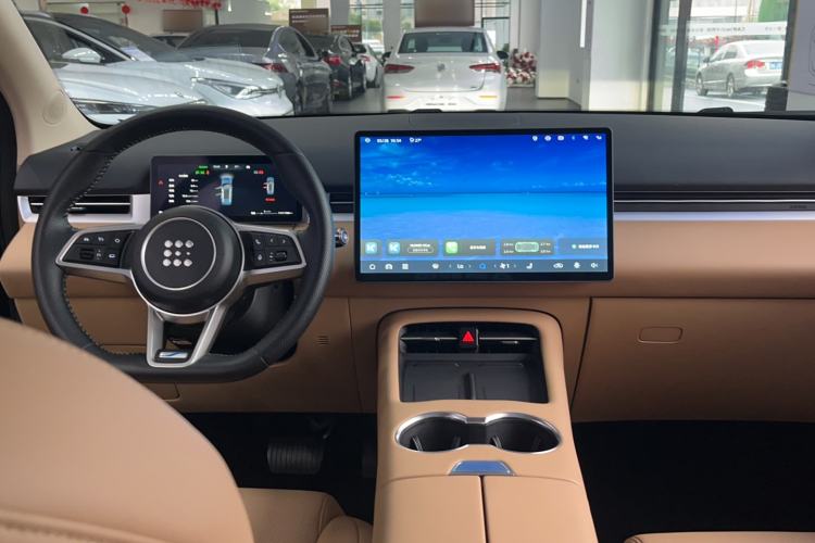 Used Landian E5 PLUS 2025 120 km Standard Range 5-Seater Interior 3