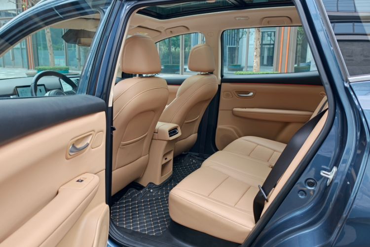 Used Landian E5 PLUS 2025 165 km Long-Range Version PLUS 5-Seater Interior 3