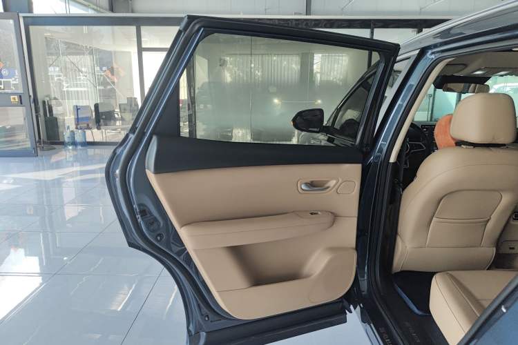 Used Landian E5 PLUS 2025 165 km Long-Range Version PLUS 5-Seater Interior 5