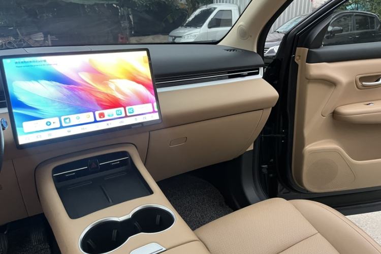 Used Landian E5 PLUS 2025 165 km Long-Range Version Pro 7-Seater Interior 6
