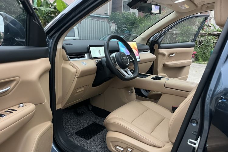 Used Landian E5 PLUS 2025 165 km Long-Range Version Pro 7-Seater Interior 8