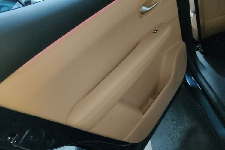 Used Landian E5 PLUS 2025 165 km Long-Range Version PLUS 5-Seater Interior 8