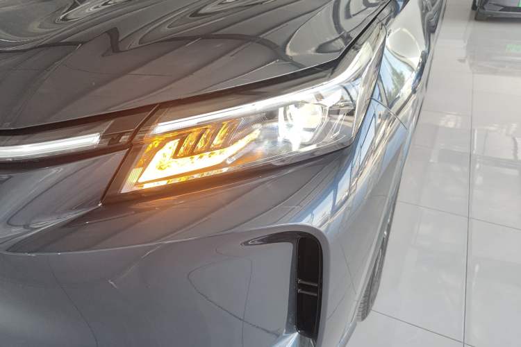Used Landian E5 PLUS 2025 165 km Long-Range Version PLUS 5-Seater Left Front Headlight