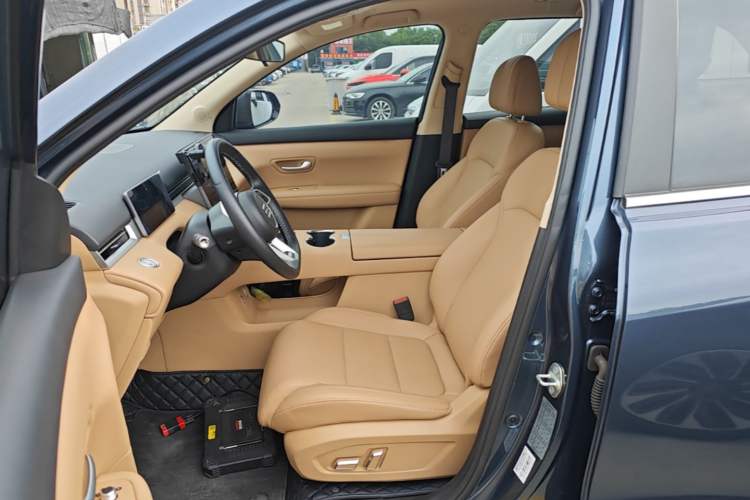 Used Landian E5 PLUS 2025 165 km Long-Range Travel Custom Edition 7 Seats Left Front Seat