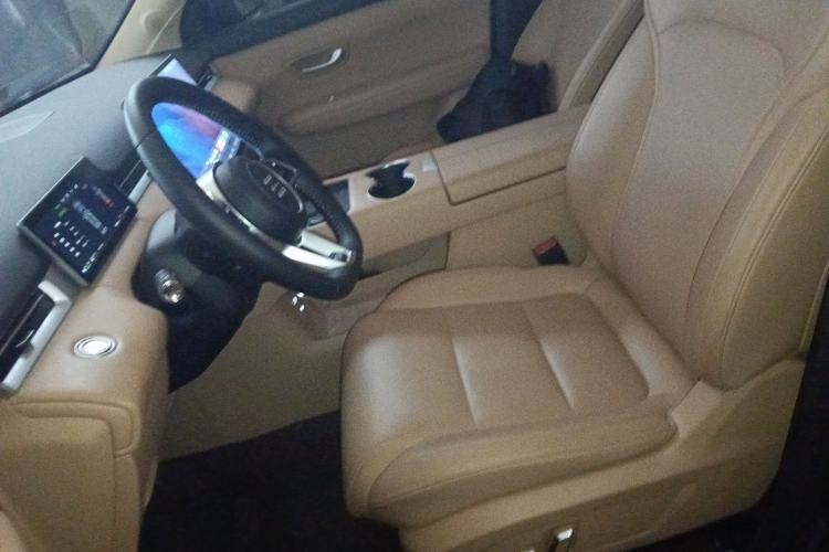 Used Landian E5 PLUS 2025 165 km Long-Range Version 7 Seats Left Front Seat