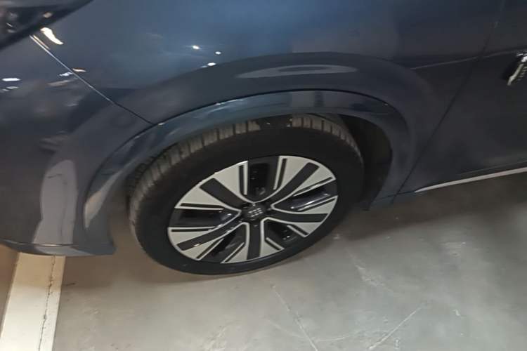 Used Landian E5 PLUS 2025 165 km Long-Range Version PLUS 5-Seater Left Front Wheel Hub