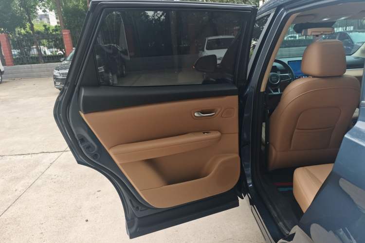 Used Landian E5 PLUS 2025 165 km Long-Range Version PLUS 5-Seater Left Rear Door Interior