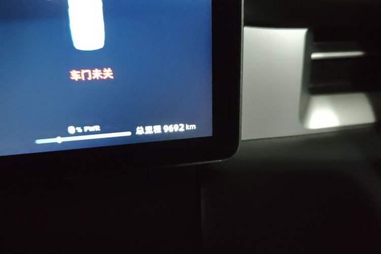 Used Landian E5 PLUS 2025 165 km Long-Range Version PLUS 7-Seater Odometer Close Up