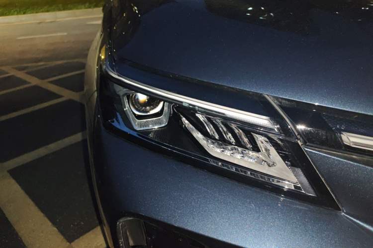 Used Landian E5 PLUS 2025 165 km Long-Range Version PLUS 7-Seater Right Front Headlight