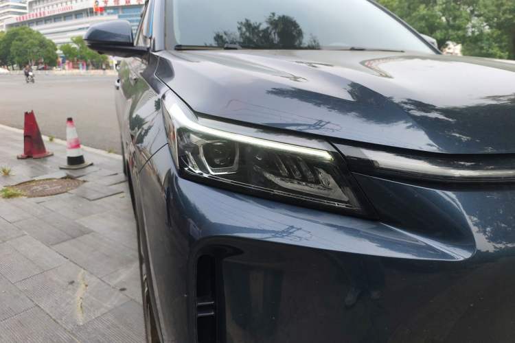 Used Landian E5 PLUS 2025 165 km Long-Range First Edition 7-Seater Right Front Headlight