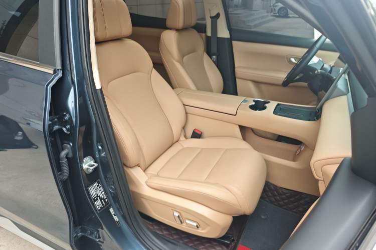 Used Landian E5 PLUS 2025 165 km Long-Range Version PLUS 5-Seater Right Front Seat