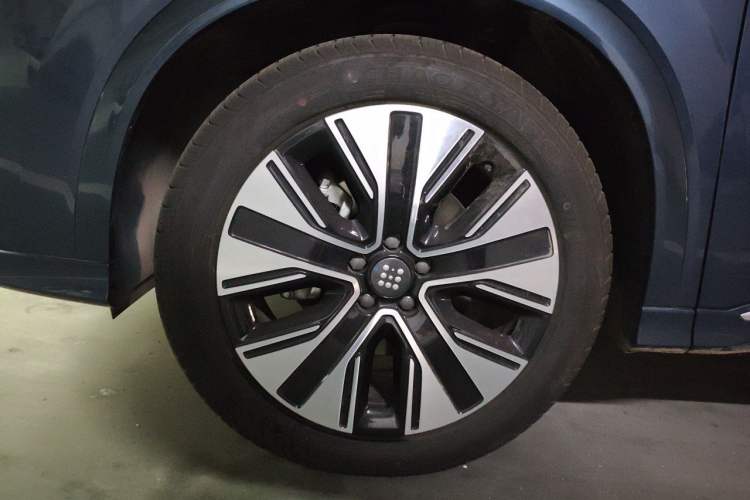 Used Landian E5 PLUS 2025 165 km Long-Range Version PLUS 7-Seater Right Front Wheel Hub