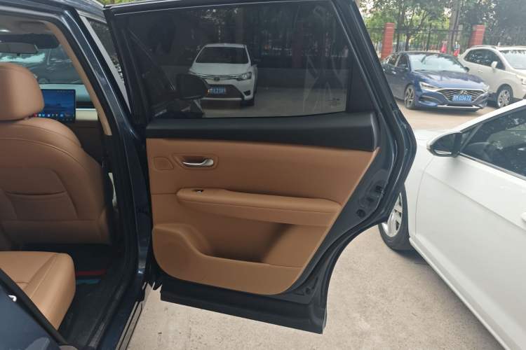 Used Landian E5 PLUS 2025 165 km Long-Range Version PLUS 5-Seater Right Rear Door Interior