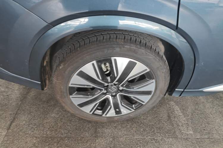 Used Landian E5 PLUS 2025 165 km Long-Range Version PLUS 7-Seater Right Rear Wheel Hub