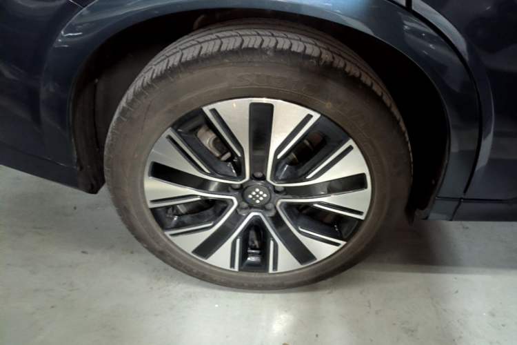 Used Landian E5 PLUS 2025 165 km Long-Range Flagship Version 7 Seats Right Rear Wheel Hub