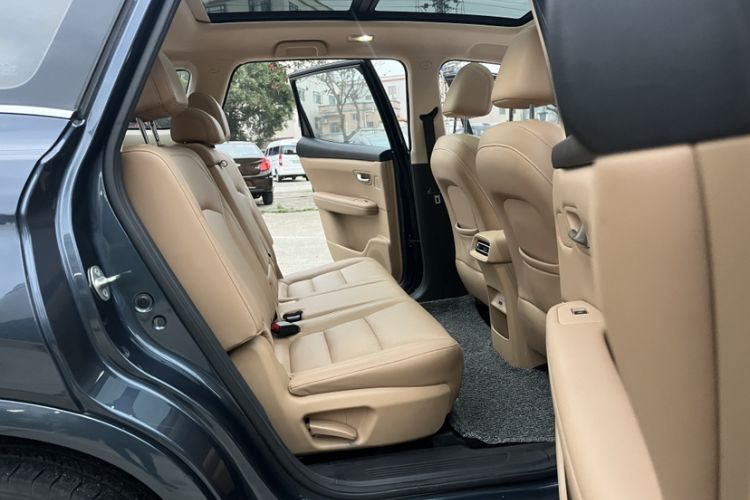 Used Landian E5 PLUS 2025 165 km Long-Range Version Pro 7-Seater Roof