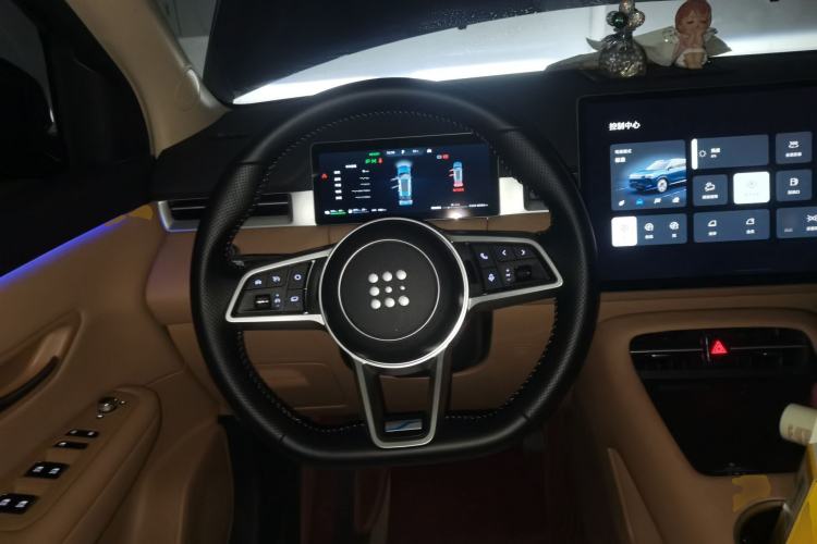 Used Landian E5 PLUS 2025 165 km Long-Range First Edition 7-Seater Steering Wheel