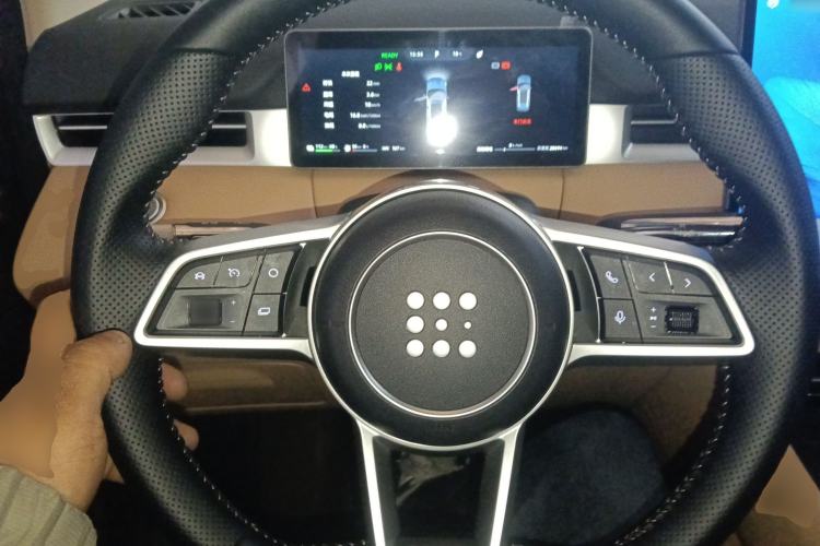Used Landian E5 PLUS 2025 165 km Long-Range Version 7 Seats Steering Wheel