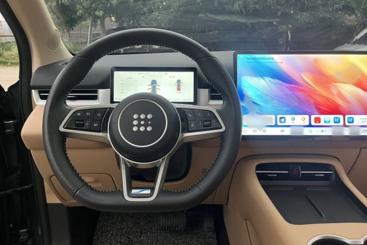 Used Landian E5 PLUS 2025 165 km Long-Range Version Pro 7-Seater Steering Wheel