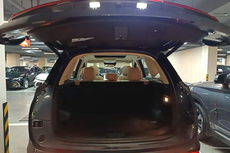 Used Landian E5 PLUS 2025 165 km Long-Range Version PLUS 5-Seater Trunk