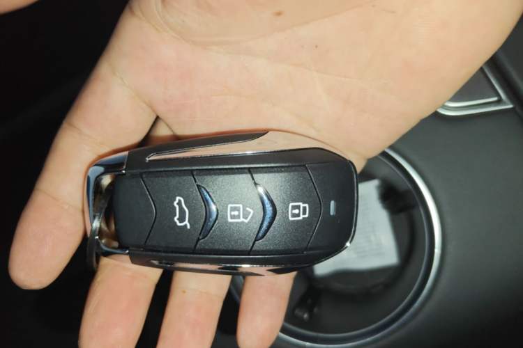 Used Landian E5 PLUS 2025 165 km Long-Range Version PLUS 7-Seater Vehicle Key