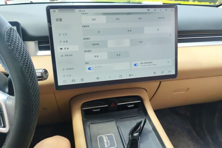 Used Landian E5 PLUS 2025 165 km Long-Range First Edition 7-Seater Audio And AC Panel