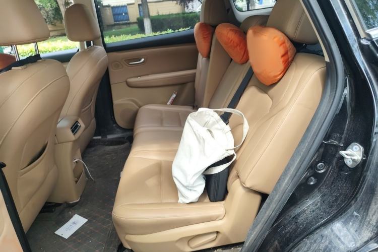 Used Landian E5 PLUS 2025 165 km Long-Range First Edition 7-Seater Interior 4