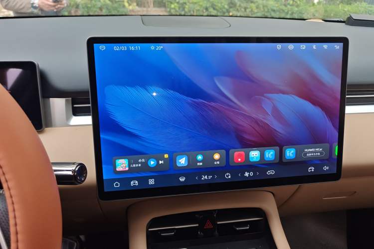 Used Landian E5 PLUS 2025 165 km Long-Range Version PLUS 5-Seater Audio And AC Panel