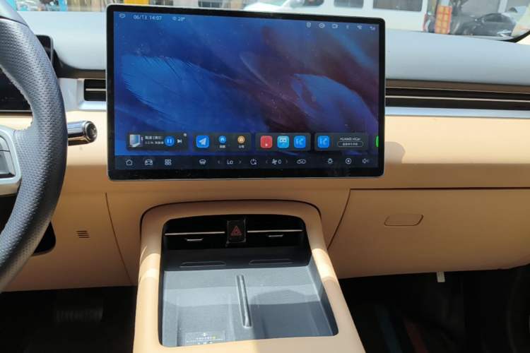 Used Landian E5 PLUS 2025 165 km Long-Range Travel & Comfort Edition 7 Seats Audio And AC Panel