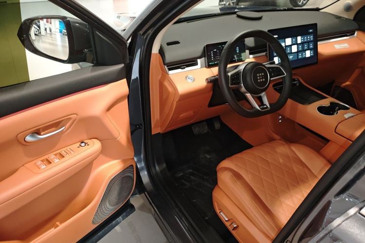 Used Landian E5 PLUS 2025 165 km Long-Range Version PLUS 7-Seater Driver Seat
