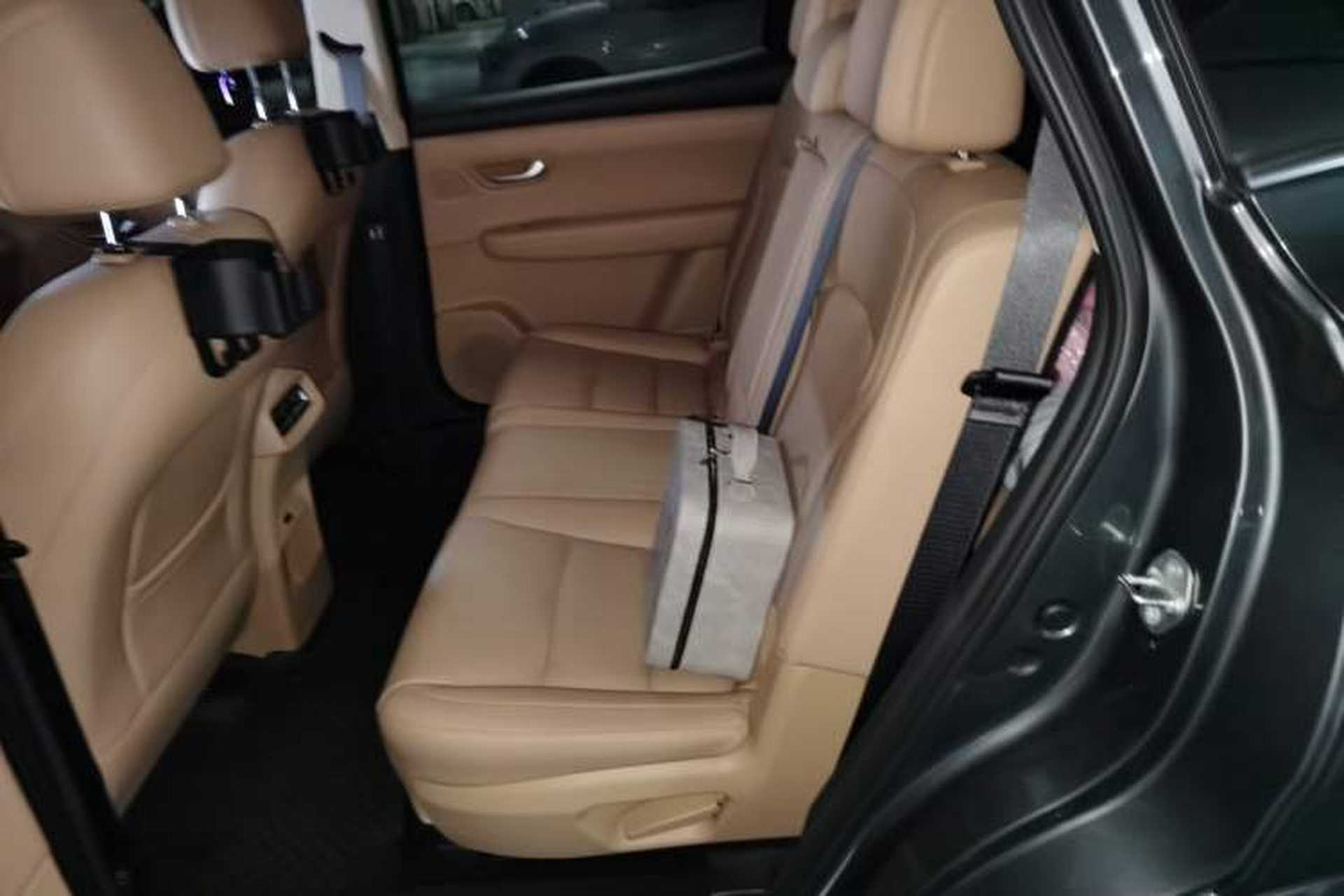 Used Landian E5 PLUS 2025 165 km Long-Range First Edition 7-Seater Interior 4