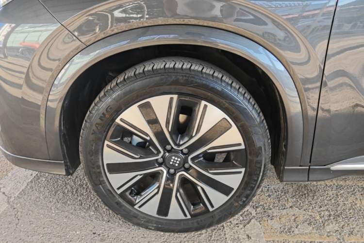 Used Landian E5 PLUS 2025 165 km Long-Range Version PLUS 7-Seater Left Front Wheel Hub
