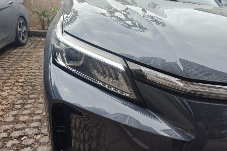 Used Landian E5 PLUS 2025 165 km Long-Range Version PLUS 5-Seater Right Front Headlight