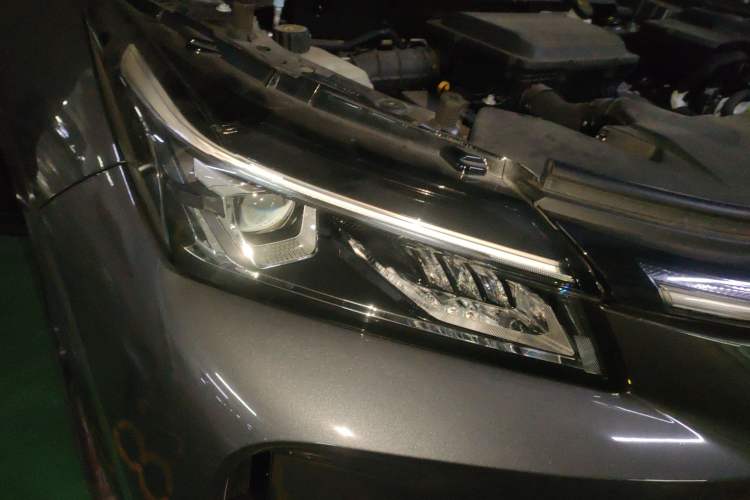 Used Landian E5 PLUS 2025 165 km Long-Range Version PLUS 7-Seater Right Front Headlight