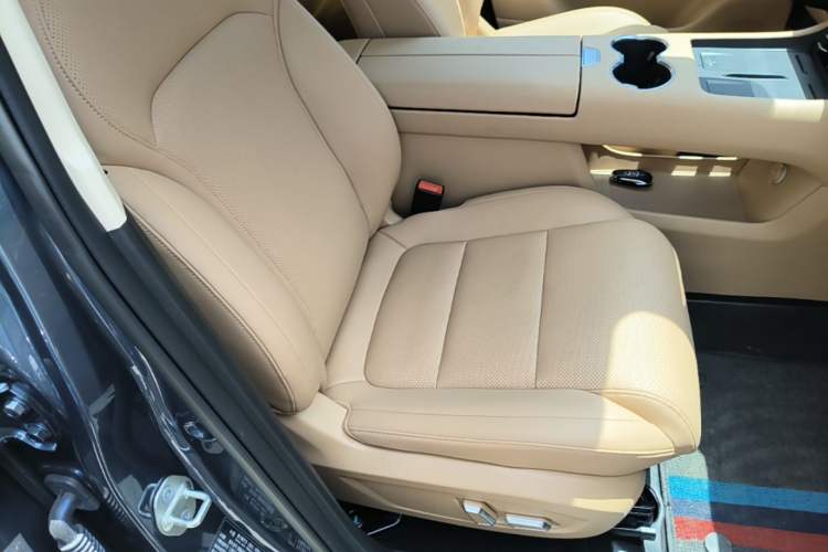 Used Landian E5 PLUS 2025 165 km Long-Range Travel & Comfort Edition 7 Seats Right Front Seat