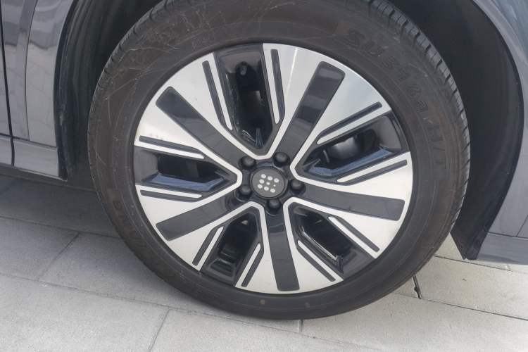 Used Landian E5 PLUS 2025 165 km Long-Range Travel & Comfort Edition 7 Seats Right Front Wheel Hub