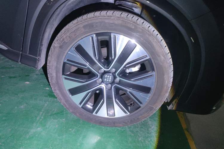 Used Landian E5 PLUS 2025 165 km Long-Range Version PLUS 7-Seater Right Front Wheel Hub
