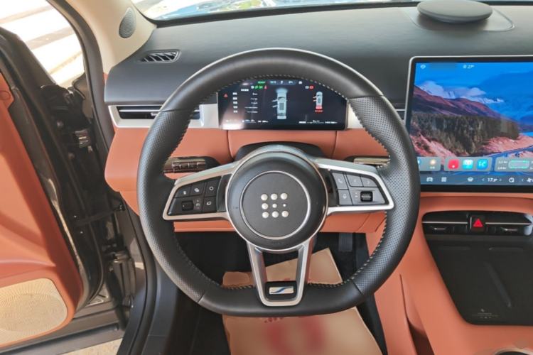 Used Landian E5 PLUS 2025 165 km Long-Range Version PLUS 7-Seater Steering Wheel