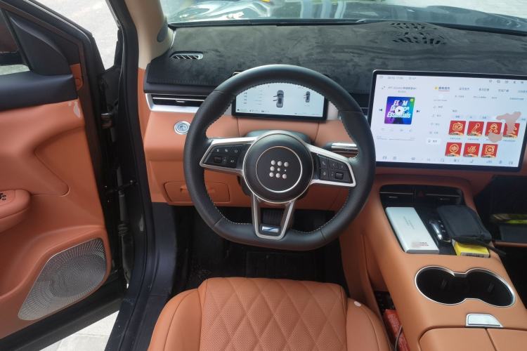 Used Landian E5 PLUS 2025 165 km Long-Range Travel & Comfort Edition 7 Seats Steering Wheel