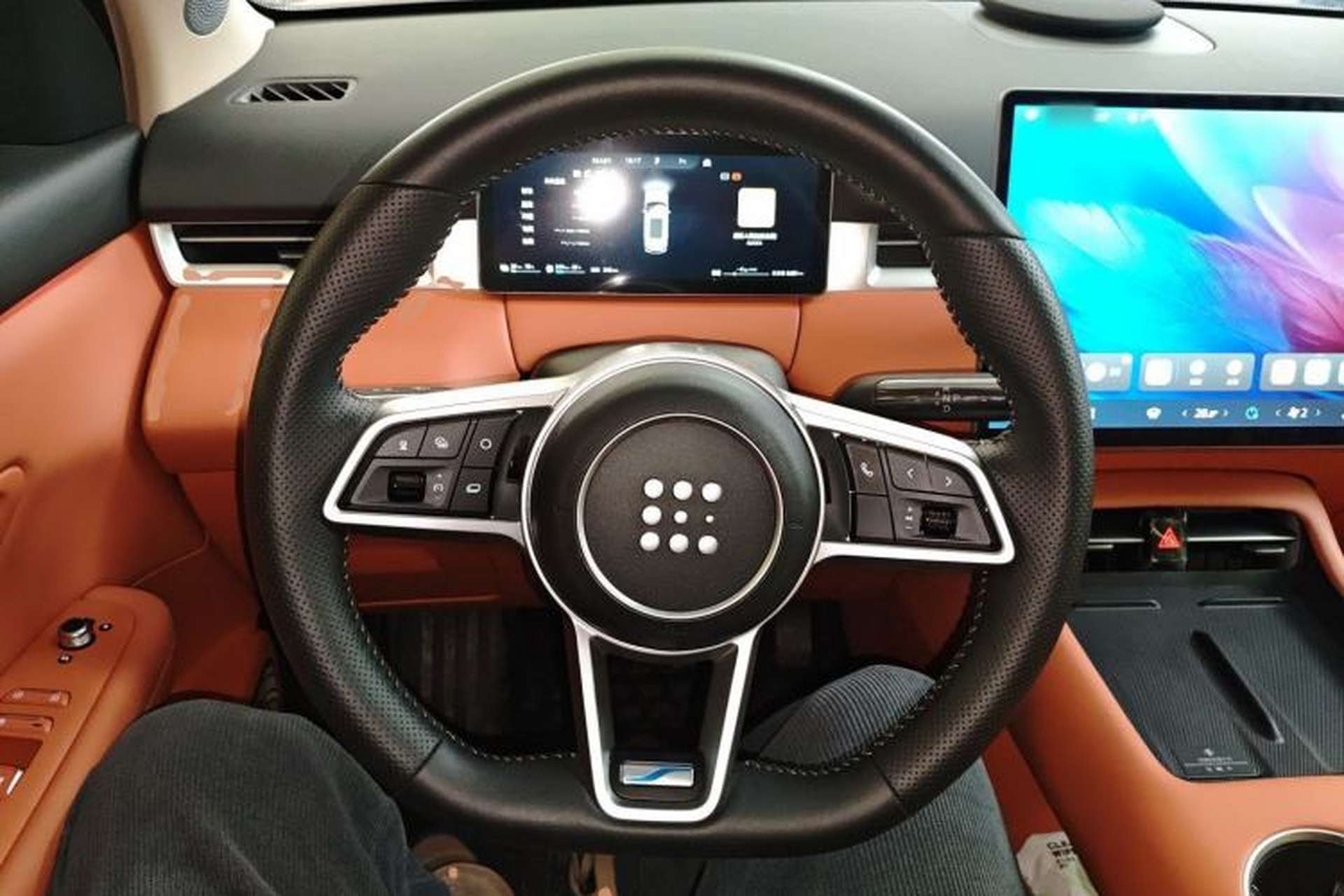 Used Landian E5 PLUS 2025 165 km Long-Range Version PLUS 7-Seater Steering Wheel