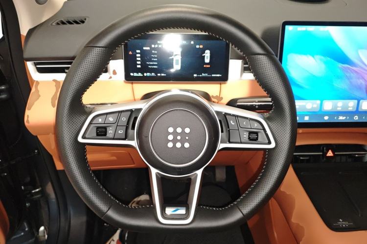 Used Landian E5 PLUS 2025 165 km Long-Range Version PLUS 7-Seater Steering Wheel